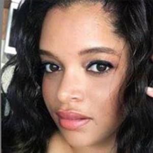 Meet your Posher, Simone